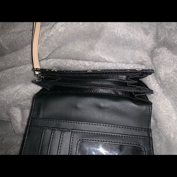 Guess Wallet - Picture 3 of 3